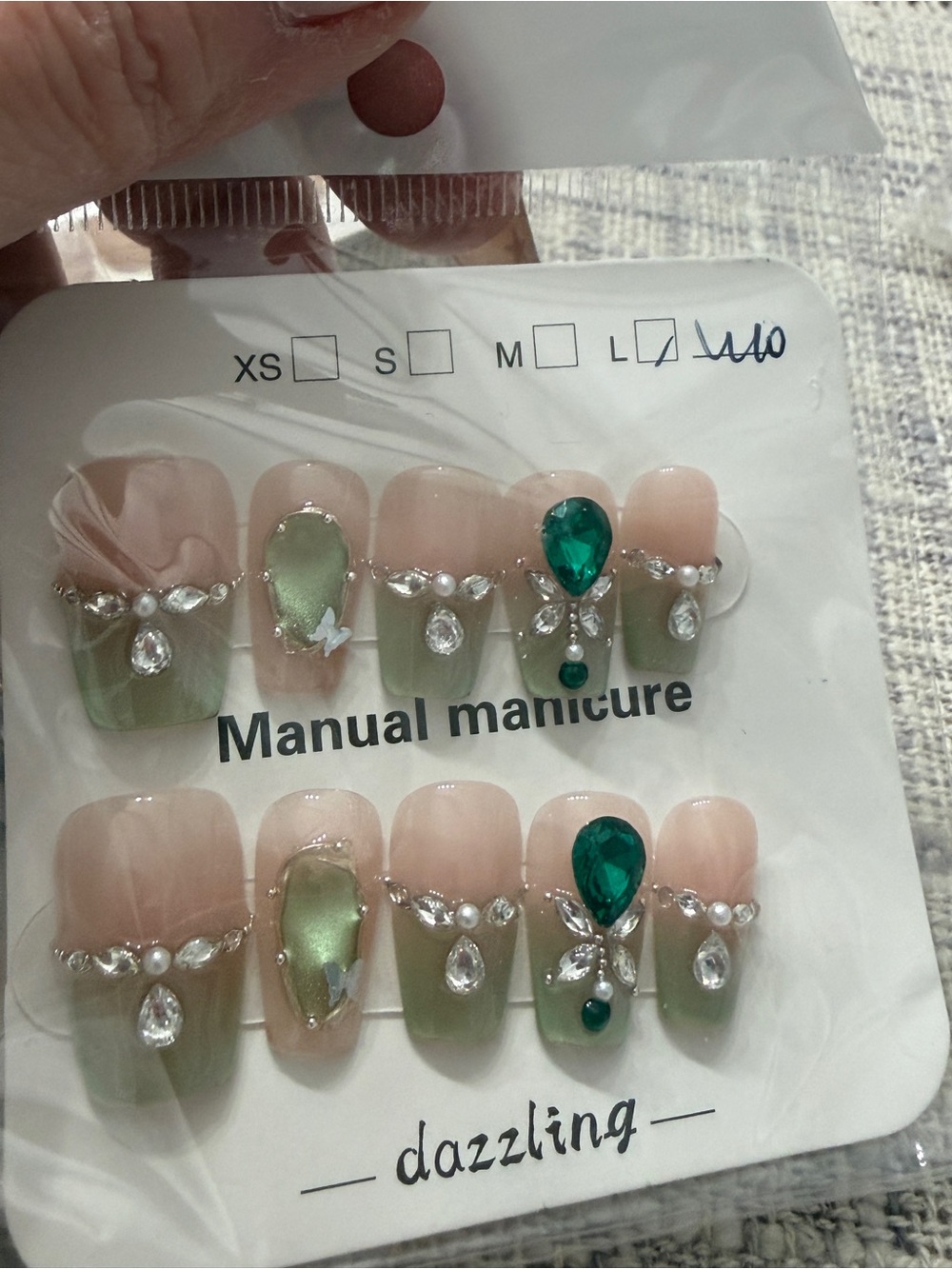 Dazzling Green Gradient Faux Nails with Emerald Accents